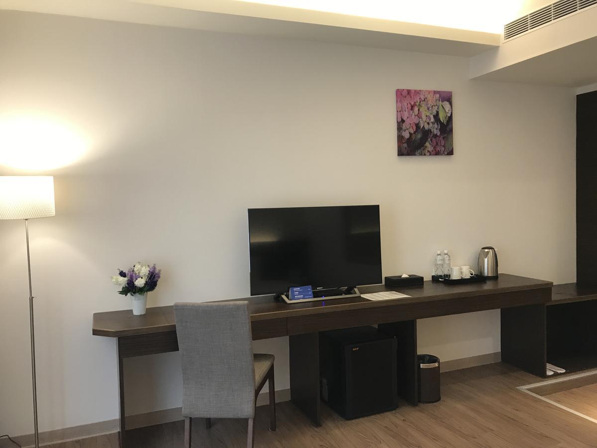 晨光飯店 Hotell Chiayi City Exteriör bild