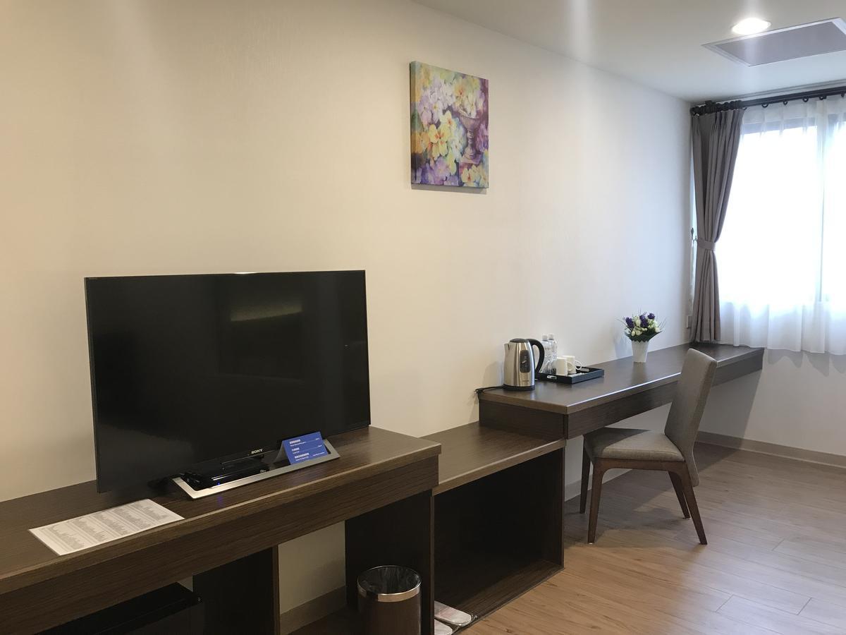 晨光飯店 Hotell Chiayi City Exteriör bild