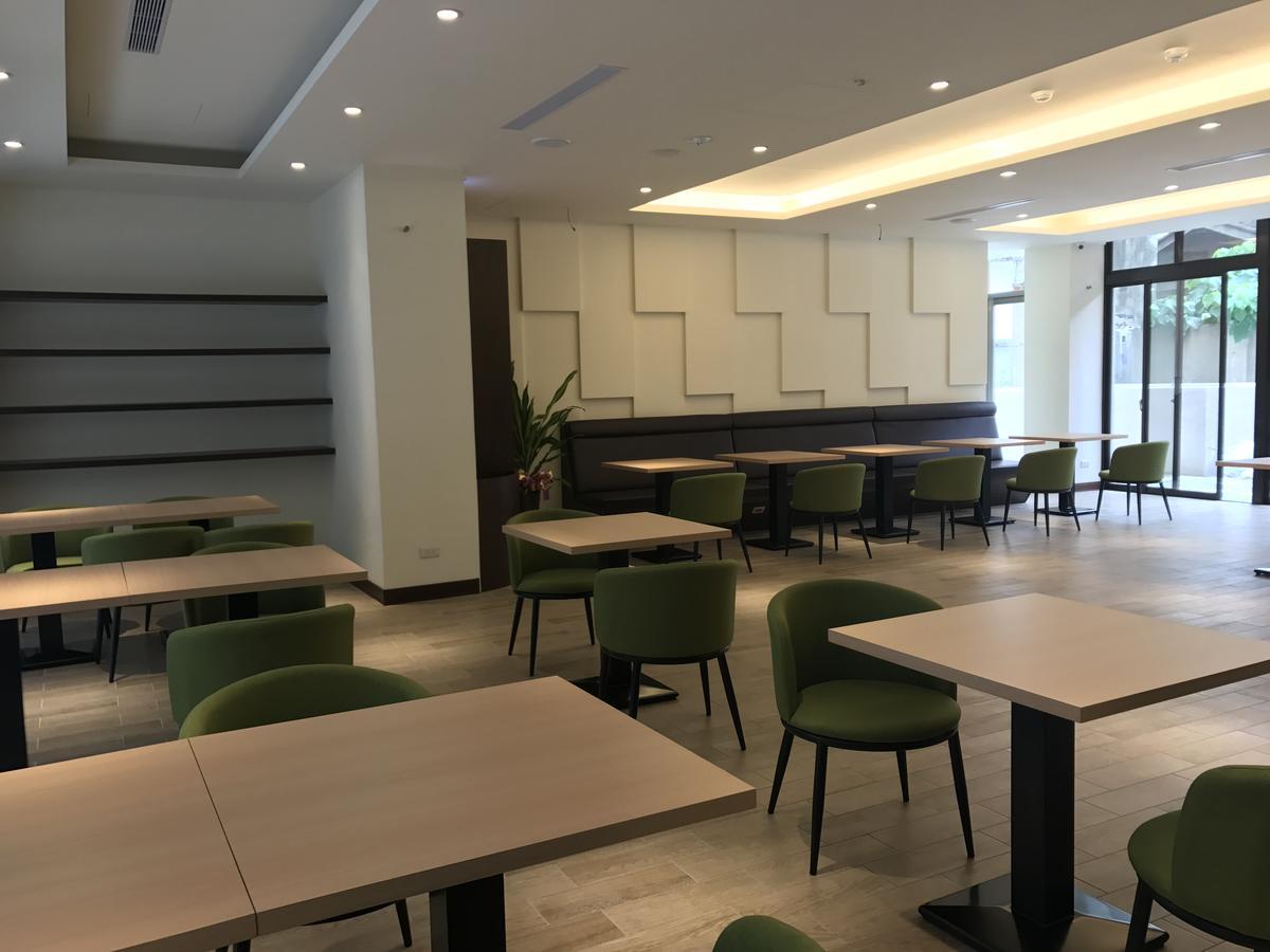 晨光飯店 Hotell Chiayi City Exteriör bild