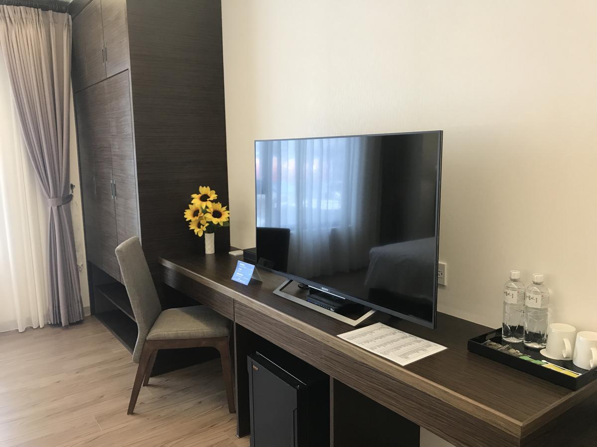 晨光飯店 Hotell Chiayi City Exteriör bild