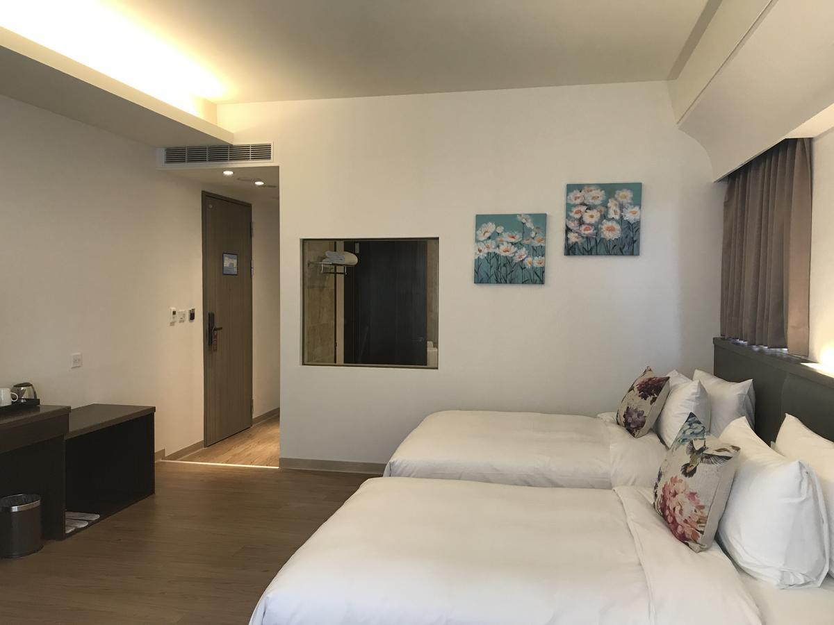 晨光飯店 Hotell Chiayi City Exteriör bild